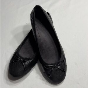 Vionic women’s black 359 Minna leather ballet flats. Size 9